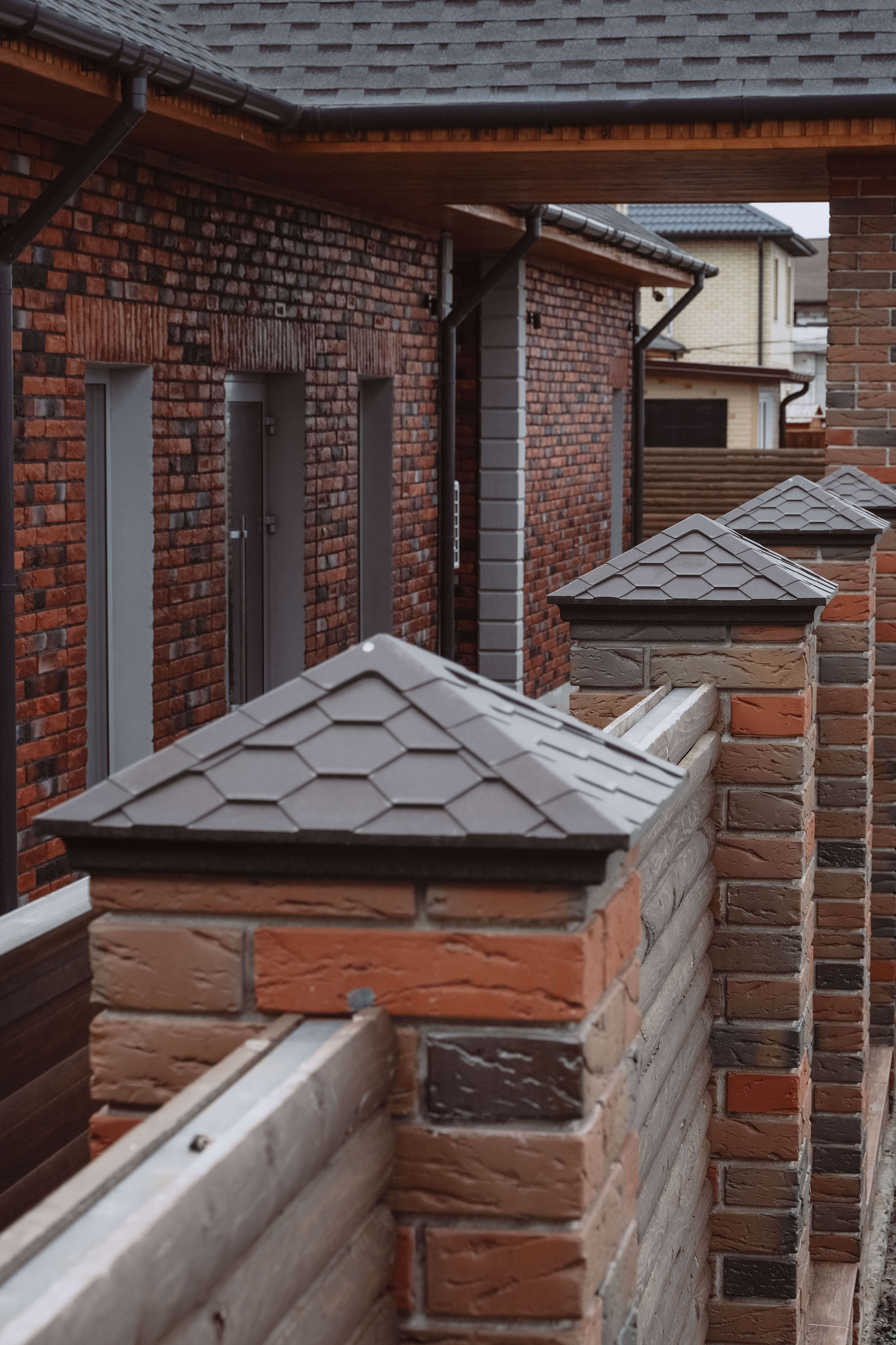 Колпак Zking Эверест Коричневый на столб 1.5х1.5 кирпича (390х390мм) в Армавире фото